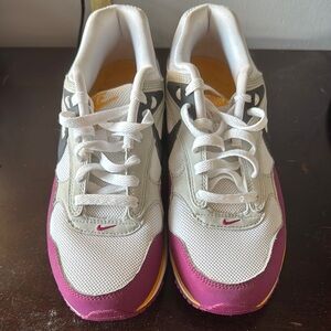 Nike White and Pink Sneakers